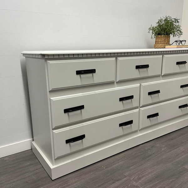 Shiplap 7 Drawer Dresser