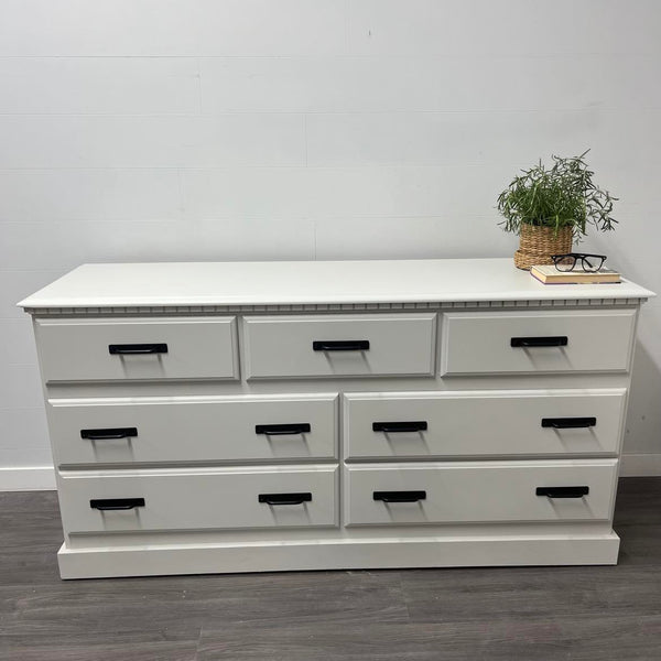 Shiplap 7 Drawer Dresser