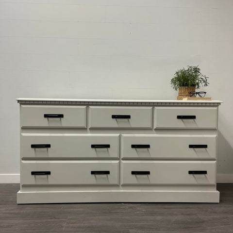 Shiplap 7 Drawer Dresser